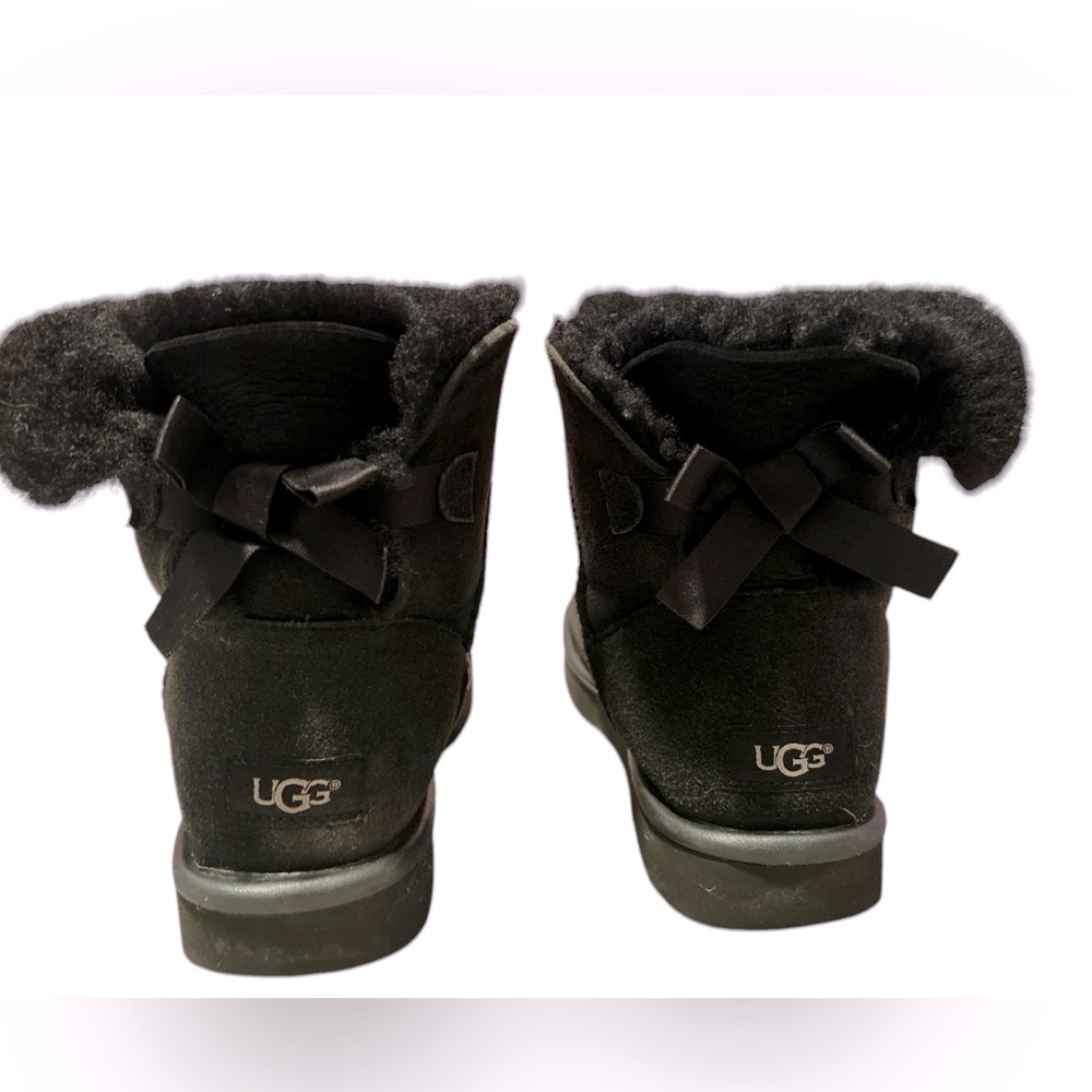 UGG Bailey Bow Black Suede Sheepskin Sherpa Mini Boots Size 9
